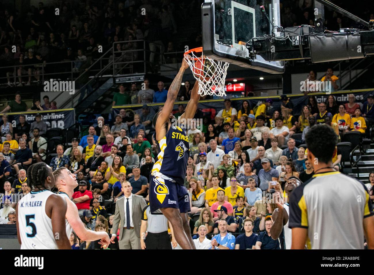 Edmonton, Kanada. 29. Juni 2023. Edmonton Stinger's (26) Geoffrey James (G) Dunks in der Mitte im 2023 CEBL gegen die Scarborough Shooting Stars. Endstand: Scarborough Shooting Stars 91:89 Edmonton Stingers Credit: SOPA Images Limited/Alamy Live News Stockfoto