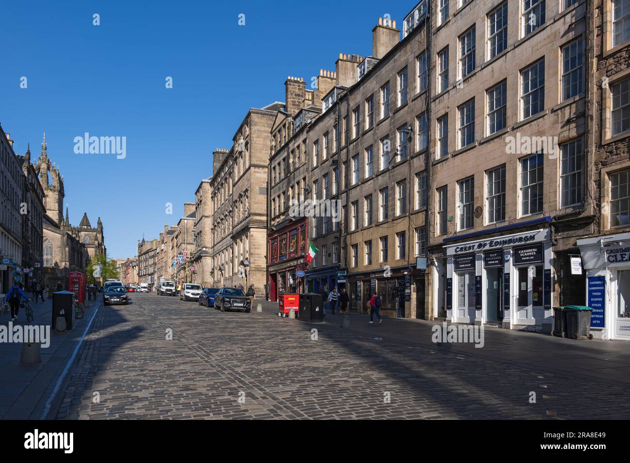 Altstadt von Edinburgh in Schottland, Mietgebäude entlang der High Street in der Royal Mile, historisches Stadtzentrum. Stockfoto