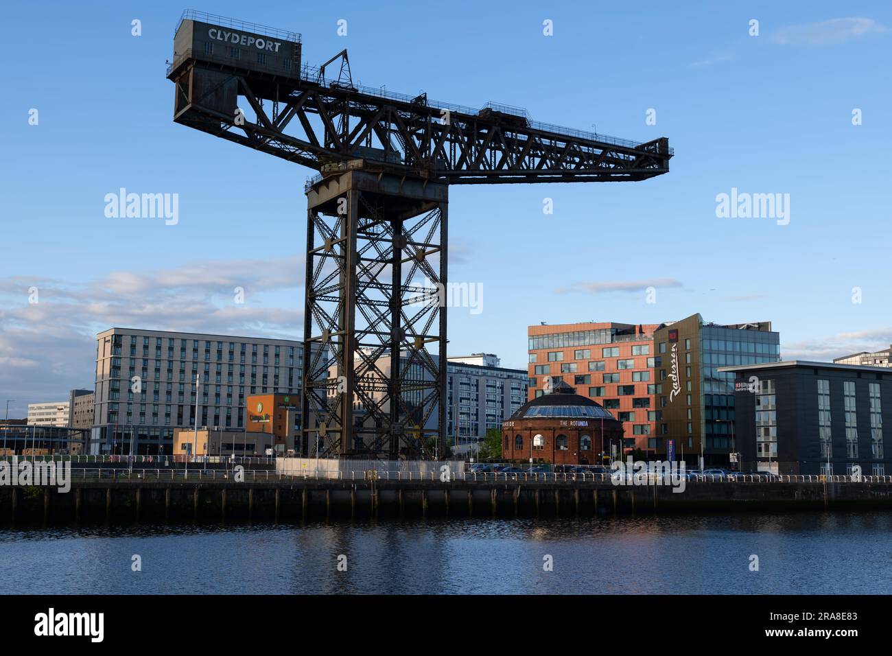 Der Finnieston Crane am River Clyde in Glasgow, Schottland, Großbritannien, hat den riesigen Kragarmkran aus dem Jahr 1931 stillgelegt. Stockfoto