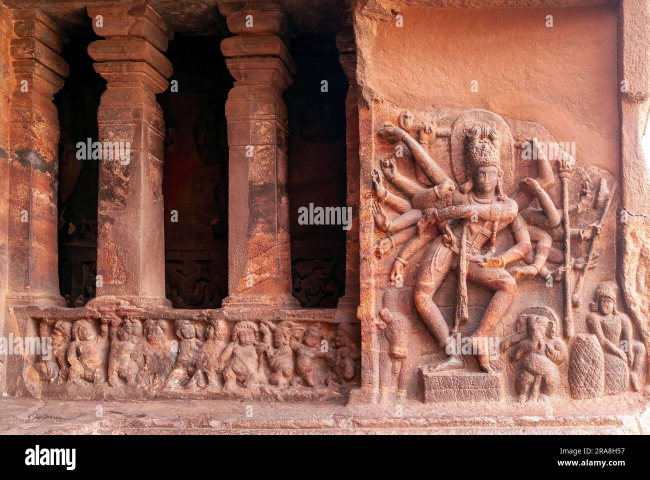 Tanzende Siva in der Badami-Höhle, Karnataka, Südindien, Indien, Asien Stockfoto