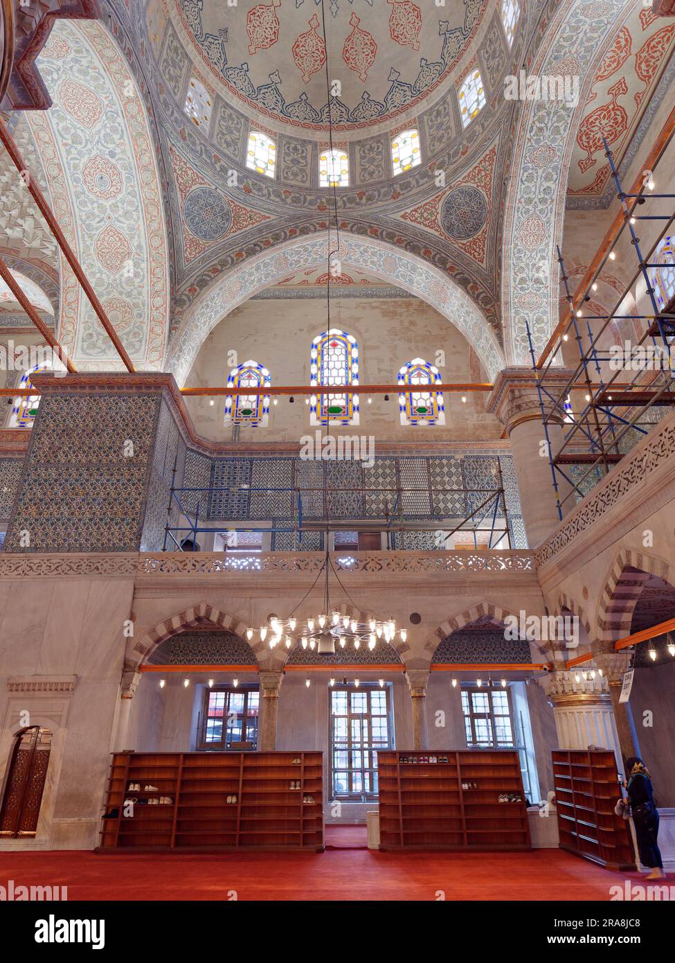 Sultan Ahmed aka Blaue Moschee Innenausstattung mit Schuhregalen, Sultanahmet, Istanbul, Türkei Stockfoto