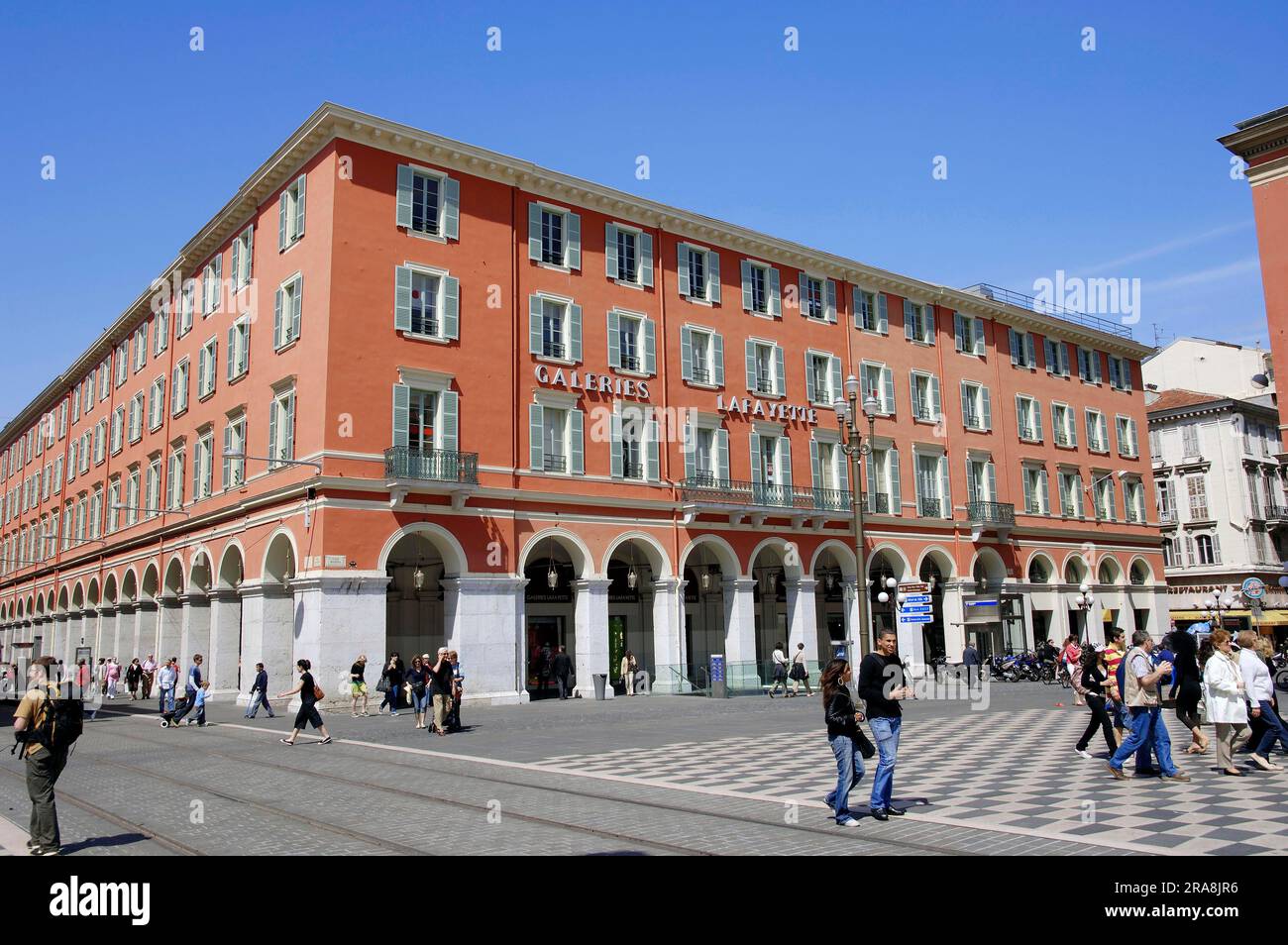 Galerie Lafayette Shopping Centre, Place Massena, Nizza, Alpes-Maritimes, Provence-Alpes-Cote d'Azur, Südfrankreich, Torbögen, Arkaden Stockfoto