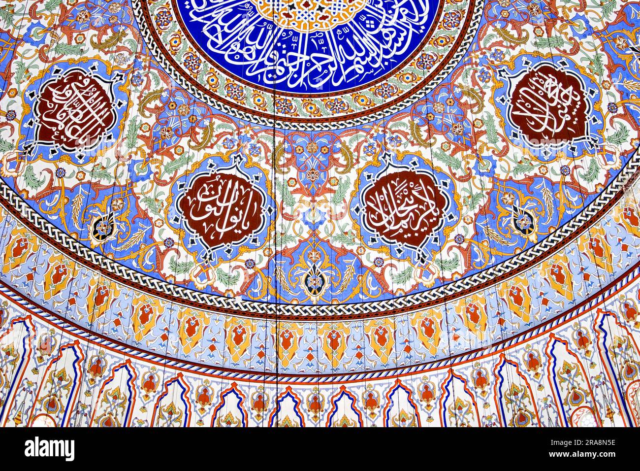 Kuppel mit Wandgemälde, Selimiye Moschee, Edirne, arabische Inschriften, Türkei Stockfoto