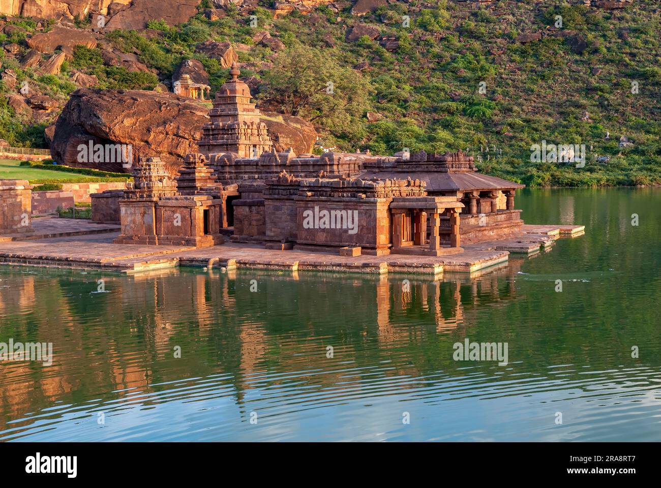 Bhutanatha Tempel und Agastya tirtha See in Badami, Karnataka, Südindien, Indien, Asien Stockfoto