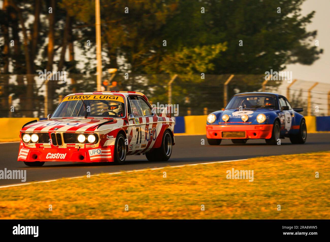 71 MORTIER (Bel), BMW 3,0 CSL 1977, 23 FLORIN (Fra), Porsche 911 Carrera RS 3,0 1974, Aktion während des Le Mans Classic 2023 vom 1. Bis 3. Juli 2023 auf dem Circuit des 24 Heures du Mans, in Le Mans, Frankreich - Photo Paul Vaicle / DPPI Stockfoto