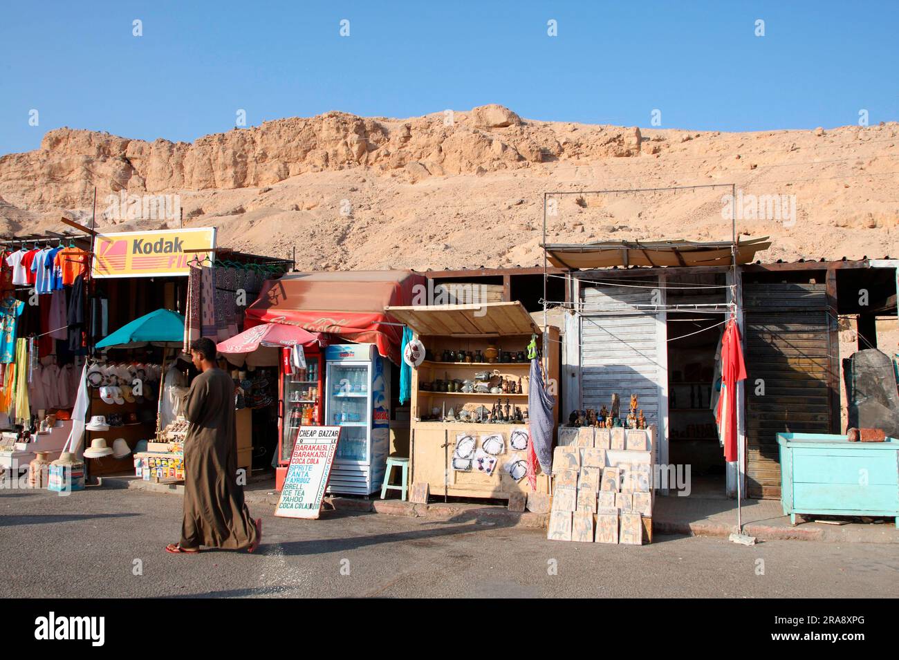 Verkaufsstände und Souvenirläden, Luxor, Souvenirladen, Souvenir, Ägypten Stockfoto