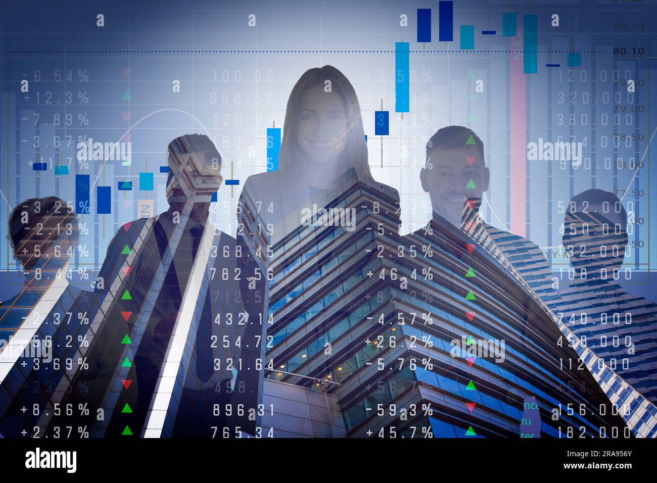 Mehrfachbelichtung mit Silhouetten von Geschäftsleuten, Diagrammen, Daten und Gebäuden Stockfoto