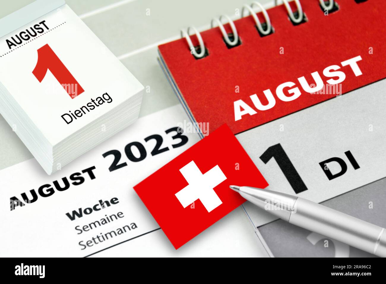 Kalender mit Schweizer Flagge und Datum 1. Dienstag, 2023. August Stockfoto