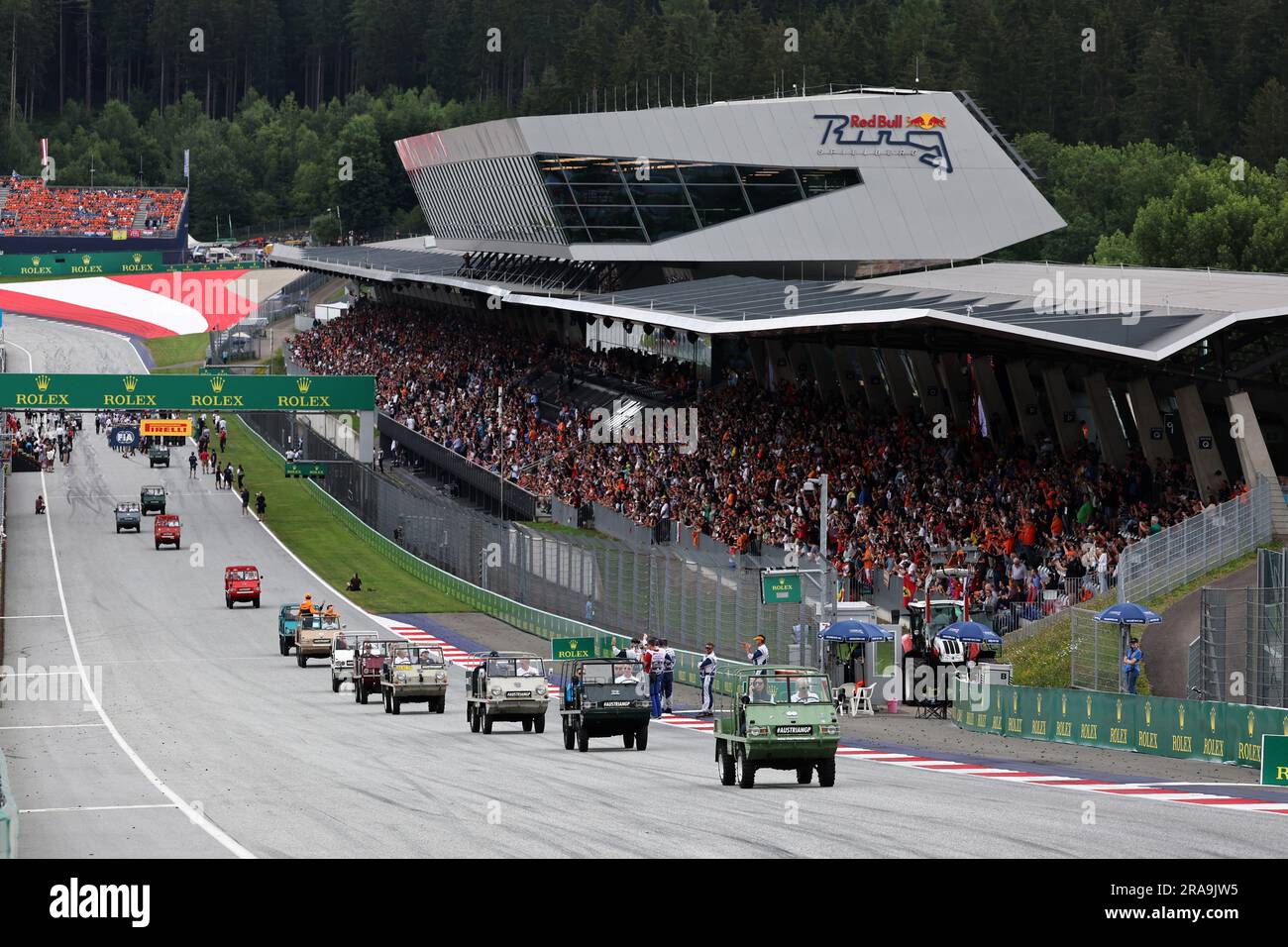 Spielberg, Österreich. 02. Juli 2023. Die Führerparade. Formel-1-Weltmeisterschaft, Rd 10, Österreichischer Grand Prix, Sonntag, 2. Juli 2023. Spielberg, Österreich. Kredit: James Moy/Alamy Live News Stockfoto