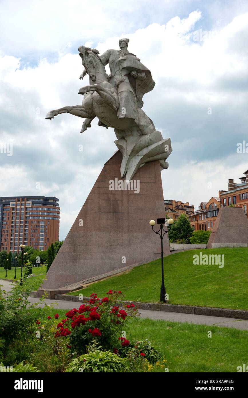 WLADIKAVKAZ, RUSSLAND - 13. JUNI 2023: ISSA Pliev-Denkmal aus der Nähe. Wladikavkaz, Nordossetien-Alanien Stockfoto