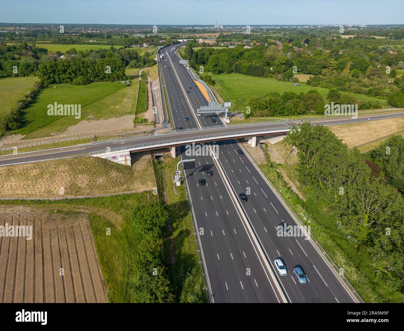 Luftaufnahme der Autobahn M4, Dorney Reach, Bucks, Großbritannien. Stockfoto