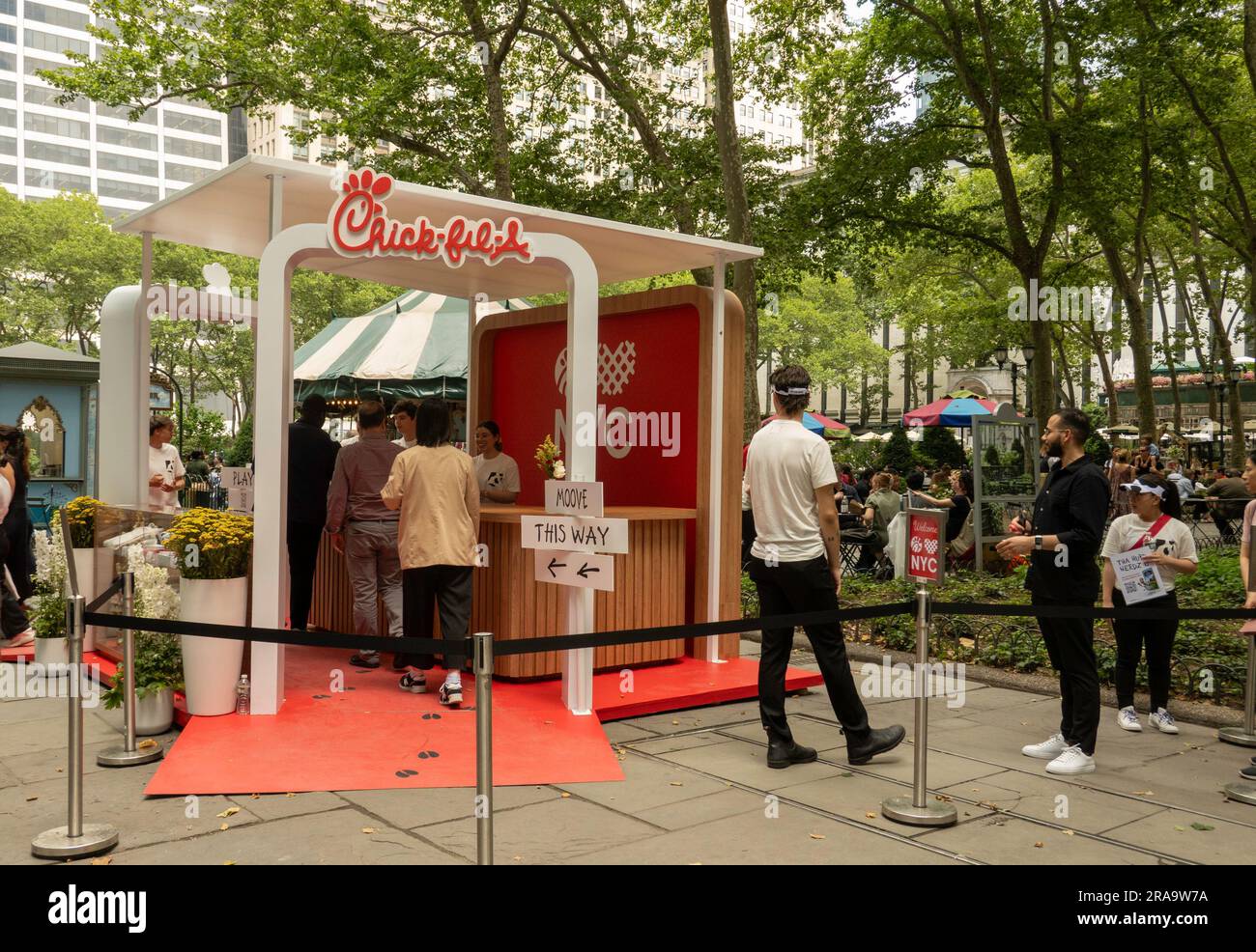Chick-fil-ein kostenloses Sandwich-Gratisangebot im Bryant Park, 23. Juni 2023, New York City, USA Stockfoto