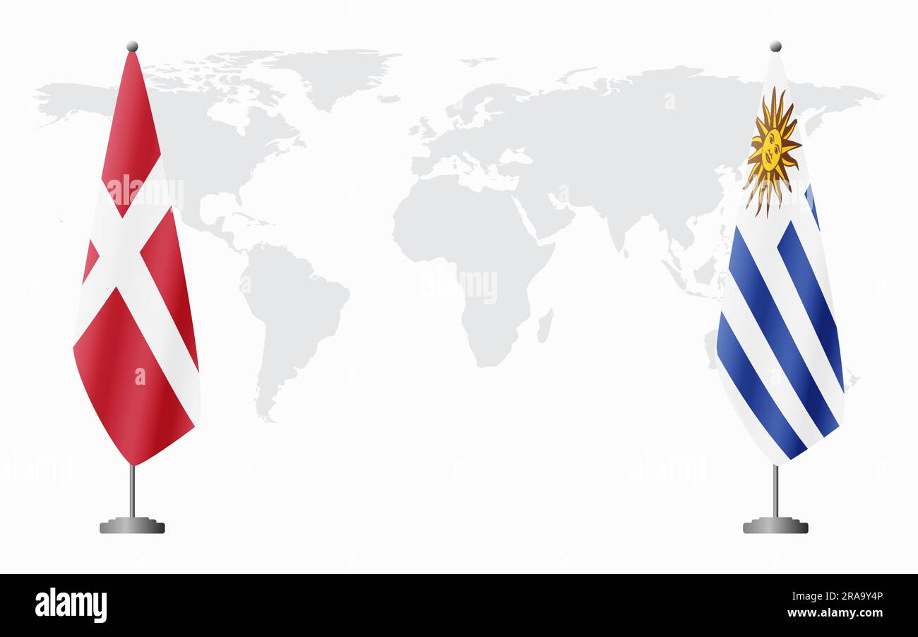 Dänemark und Uruguay führen vor dem Hintergrund der Weltkarte die Flaggen für eine offizielle Tagung. Stock Vektor