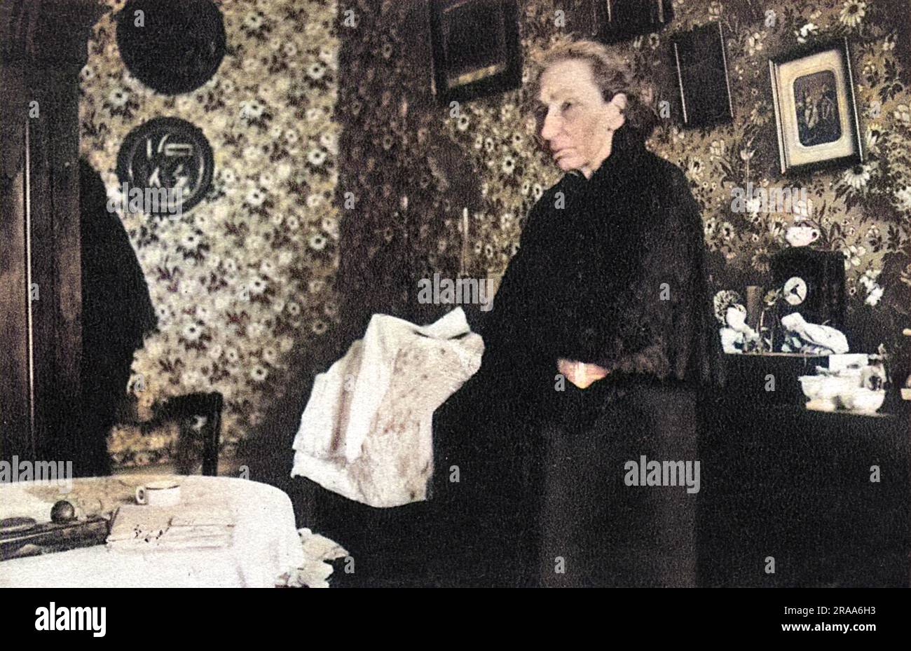 CLEMENCE-LOUISE MICHEL, französische Schulmeisterin, radikale Politikerin und glühende Feministin, die wegen ihrer Rolle in der Kommune nach Nouvelle Caledonie verbannt wurde : Foto 1899. Datum: 1830 - 1905 Stockfoto