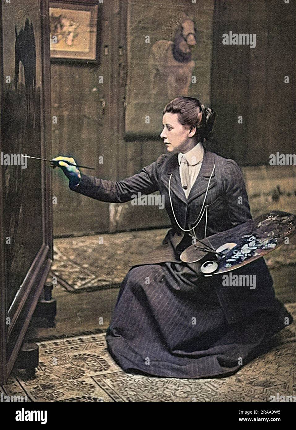 Lucy Kemp-Welch (1869 - 1958), Künstlerin und Malerin, hauptsächlich aus Reitfächern, in ihrem Atelier abgebildet. Illustrierte Black Beauty sowie eine Reihe von Plakaten aus dem Ersten Weltkrieg. Datum: c.1905 Stockfoto