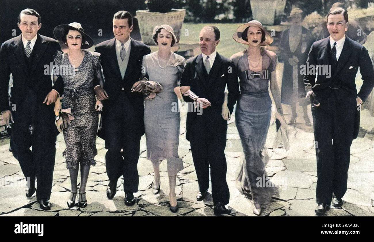 Eine Gruppe auf einer Party von Mrs. George Hay Whigham in Ascot, während der Ascot-Woche. Von links: Herr, C. Moore, Frau Margaret Whigham (die Tochter von Frau Whigham, später die Herzogin von Argyll), Herr Charles Sweeny (die Margaret im folgenden Jahr heiraten würde), Frau Hollway, Herr Quintin Gilbey, Frau Vaughan und Sir Robert Throckmorton. Datum: 1932 Stockfoto