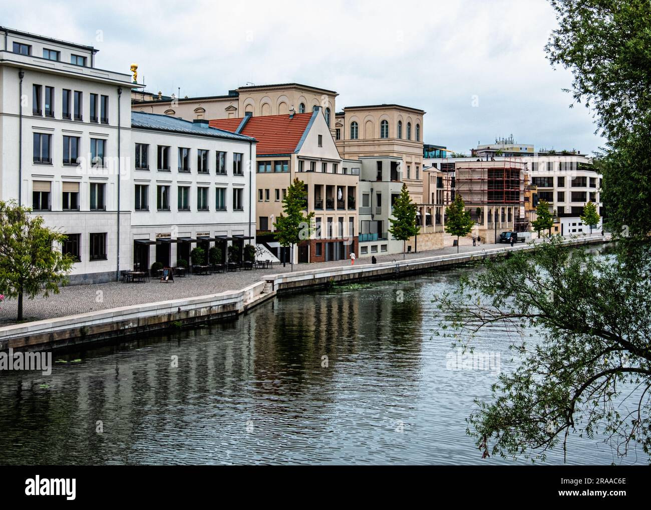 Das Restaurant L'Osteria & Museum Barberini Gebäude am Ufer des Flusses Havel, Potsdam, Brandenburg, Deutschland Stockfoto