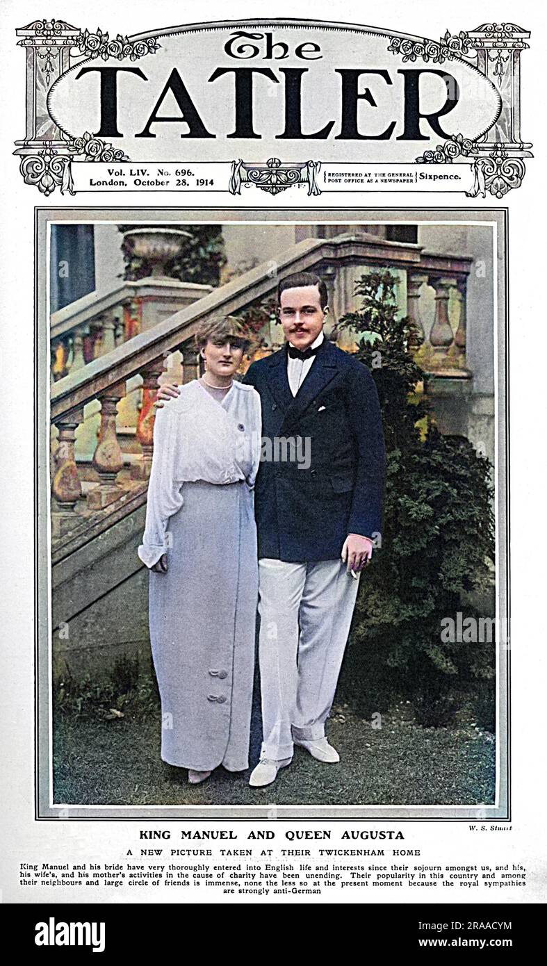 König Manuel von Portugal, der den Großteil seines Exils in England verbrachte, zusammen mit seiner Frau, Königin Augusta (früher Prinzessin Augustine Victoria von Hohenzollern) auf dem Titelblatt des Tatlers. Datum: 1914 Stockfoto