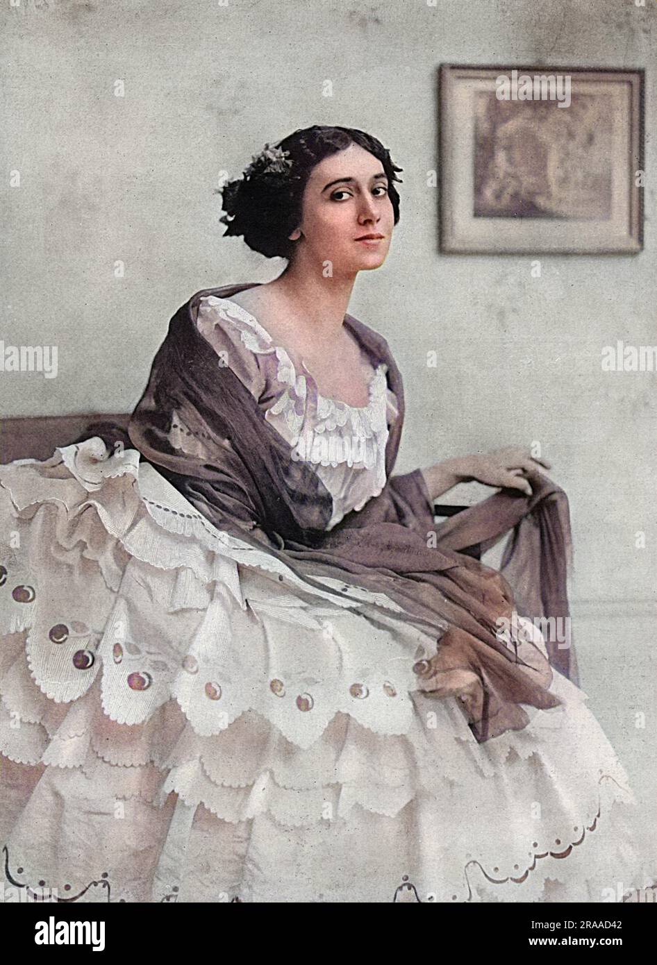 Tamara Karsavina (1885 - 1978), russische Ballerina, die von Mai bis Juli 1914 im Drury Lane Theater in London tanzte, in einer Saison der Oper und des Balletts unter der Aufsicht von Sir Joseph Beecham. Später heiratete sie den britischen Diplomaten Henry James Bruce und ließ sich in London nieder, um bei der Einrichtung des Royal Ballet zu helfen Datum: 1914 Stockfoto