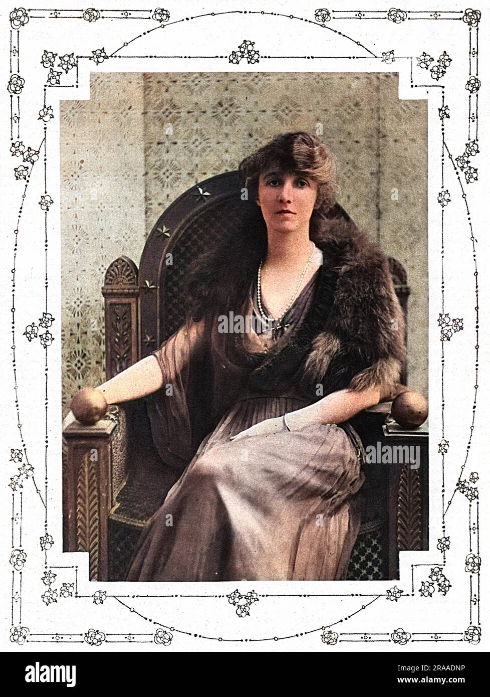 Die Gräfin von Rothes, früher Miss Noel Martha Dyer-Edwardes, Ehefrau des 19.. Earl, die im Ersten Weltkrieg im Coulter Hospital arbeitete. Das Coulter Hospital wurde im September 1915 in einem Haus am Grosvenor Square eröffnet, das von Sir Walpole Greenwell (1847-1919) zu diesem Zweck geliehen wurde. Vom Kriegsministerium als primäres Krankenhaus akzeptiert, das dem Militärkrankenhaus von Königin Alexandra in der Millbank angeschlossen ist, hatte es 100 Betten für Offiziere. Die Zimmer waren groß und luftig. Eines davon war ein „Australian Room“ und einige der Betten waren von australischen Spendern vergeben worden. Das medizinische Personal war überwiegend Berater f Stockfoto