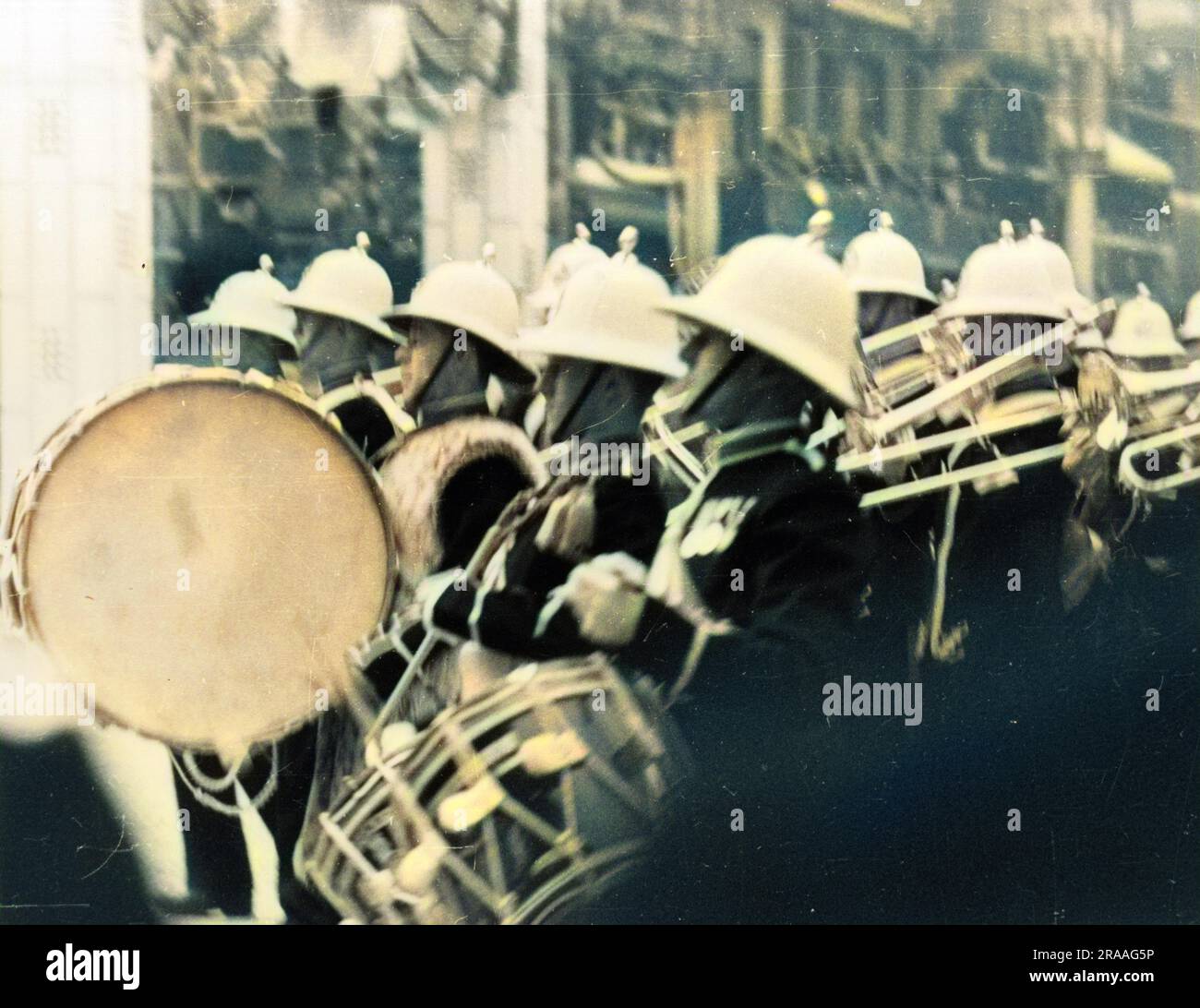 Royal Marine Band in zeremonieller Uniform in der Prozession zur Krönung von König George VI Datum: 12. Mai 1937 Stockfoto