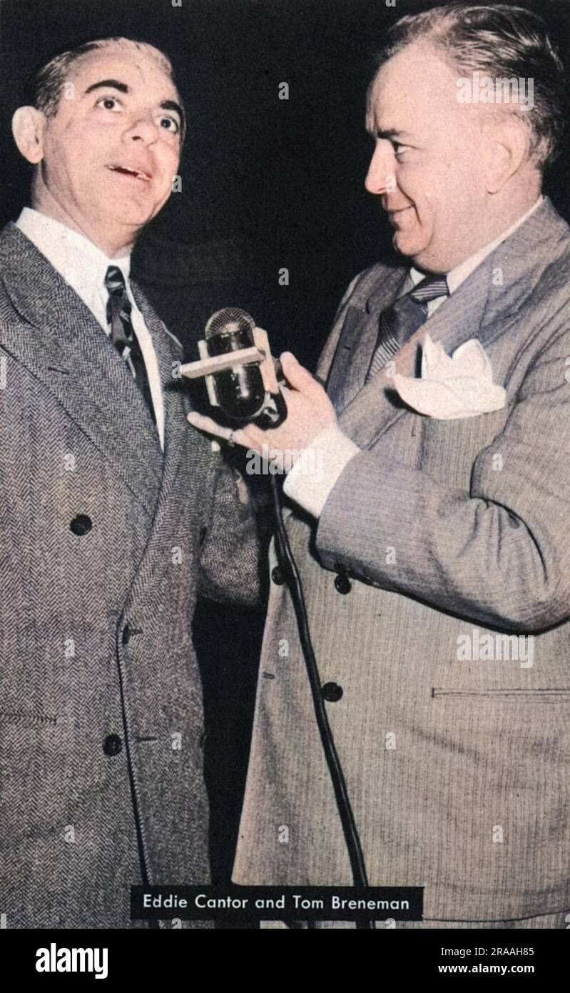 Tom Breneman (1901-1948) spricht mit Eddie Cantor (1892-1964) (amerikanischer „illustrierter Song“-Künstler, Komiker, Tänzer, Sänger, Schauspieler und Songwriter) während seiner beliebten Radiosendung „Breakfast in Hollywood“. Datum: Ca. 1945 Stockfoto