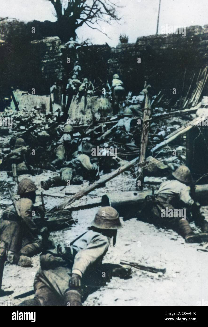 Während des Zweiten Chino-Japanischen Krieges starten japanische Truppen einen Angriff auf Chungking (Chongqing). Seit Ende 1938 wurde Chungking die Basis und provisorische Hauptstadt von Chiang Kai-Sheks KMT. Trotz zahlreicher Bombardierungen und Versuchen, die Stadt zu erobern, blieb sie bis zum Ende des Krieges standhaft. Datum: 1937-1945 Stockfoto