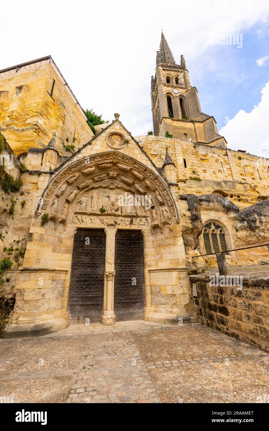 Die monolithische Kirche Saint-Emilion. Die monolithische Kirche ist eine unterirdische Kirche, die im frühen 12. Jahrhundert von gigantischen Ausmaßen erbaut wurde (38 Meter Stockfoto