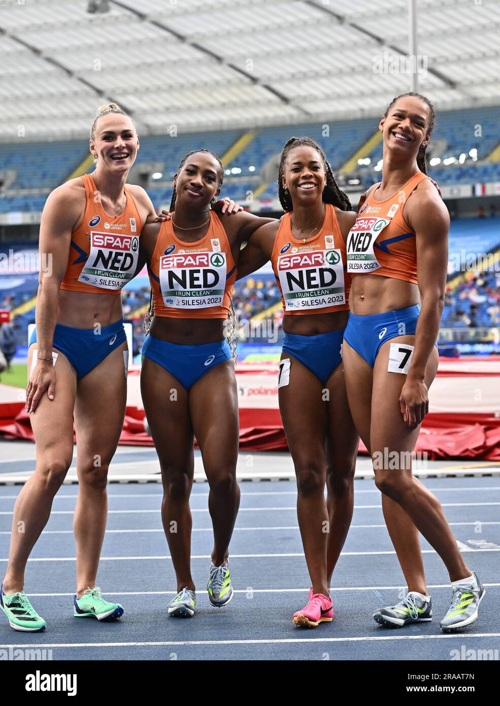 CHORZOW, POLEN - JUNI 24: Lieke Klaver, N'Ketia Seedo, Jamile Samuel und Tasa Jiya aus den Niederlanden feiern den Sieg im 4 x 100m Relay für Frauen – D Stockfoto