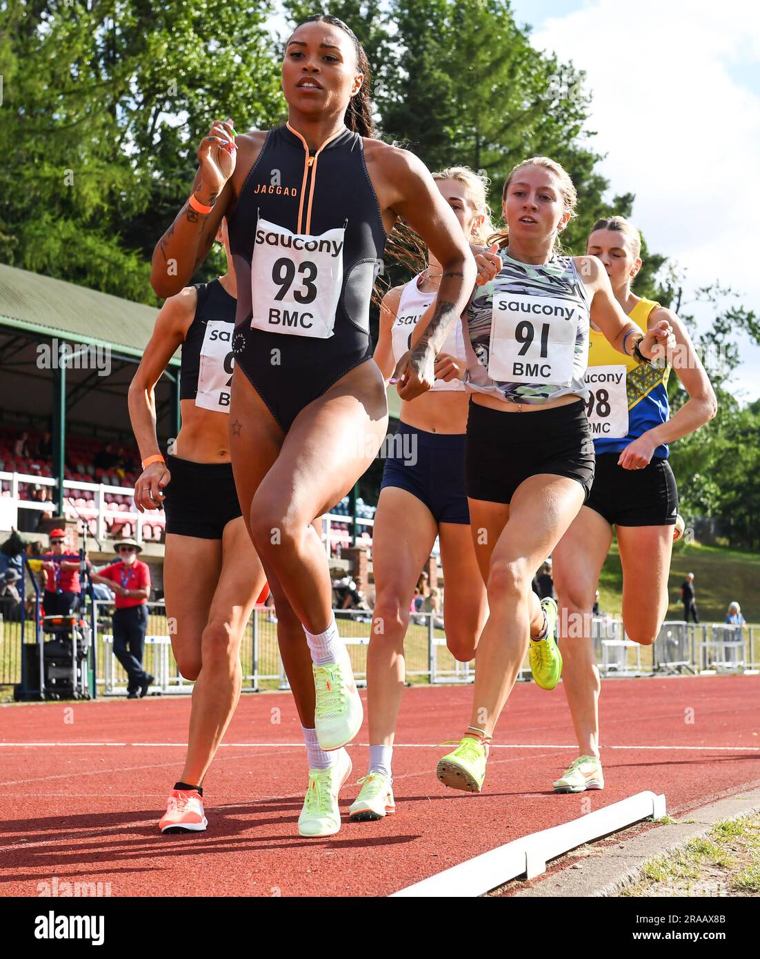 Morgan Mitchell aus Australien nimmt am 800m-B-Rennen der Frauen am British Milers Club Grand Prix, Woodside Stadium Watford, England, am 1. Teil Stockfoto