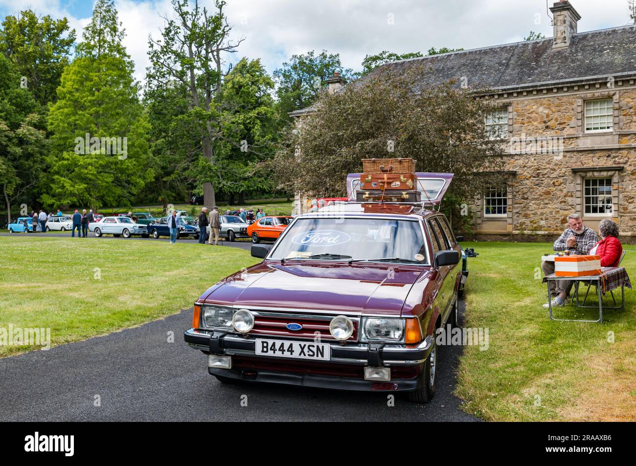 East Lothian, Schottland, Vereinigtes Königreich, 2. Juli 2023. Räder von gestern: Die jährliche Joggingtour der Scottish Association of Vehicles führt Besitzer von Oldtimern durch die Landschaft zu den malerischen Landschaften des Lennoxlove House. Abbildung: Ein alter Ford Granada aus dem Jahr 1985. Kredit: Sally Anderson/Alamy Live News Stockfoto