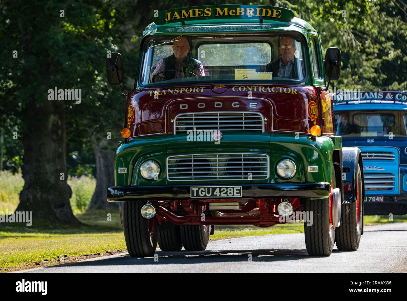 East Lothian, Schottland, Vereinigtes Königreich, 2. Juli 2023. Räder von gestern: Die jährliche Joggingtour der Scottish Association of Vehicles führt Besitzer von Oldtimern durch die Landschaft zu den malerischen Landschaften des Lennoxlove House. Im Bild: Ein Oldtimer in Lennoxlove. Kredit: Sally Anderson/Alamy Live News Stockfoto