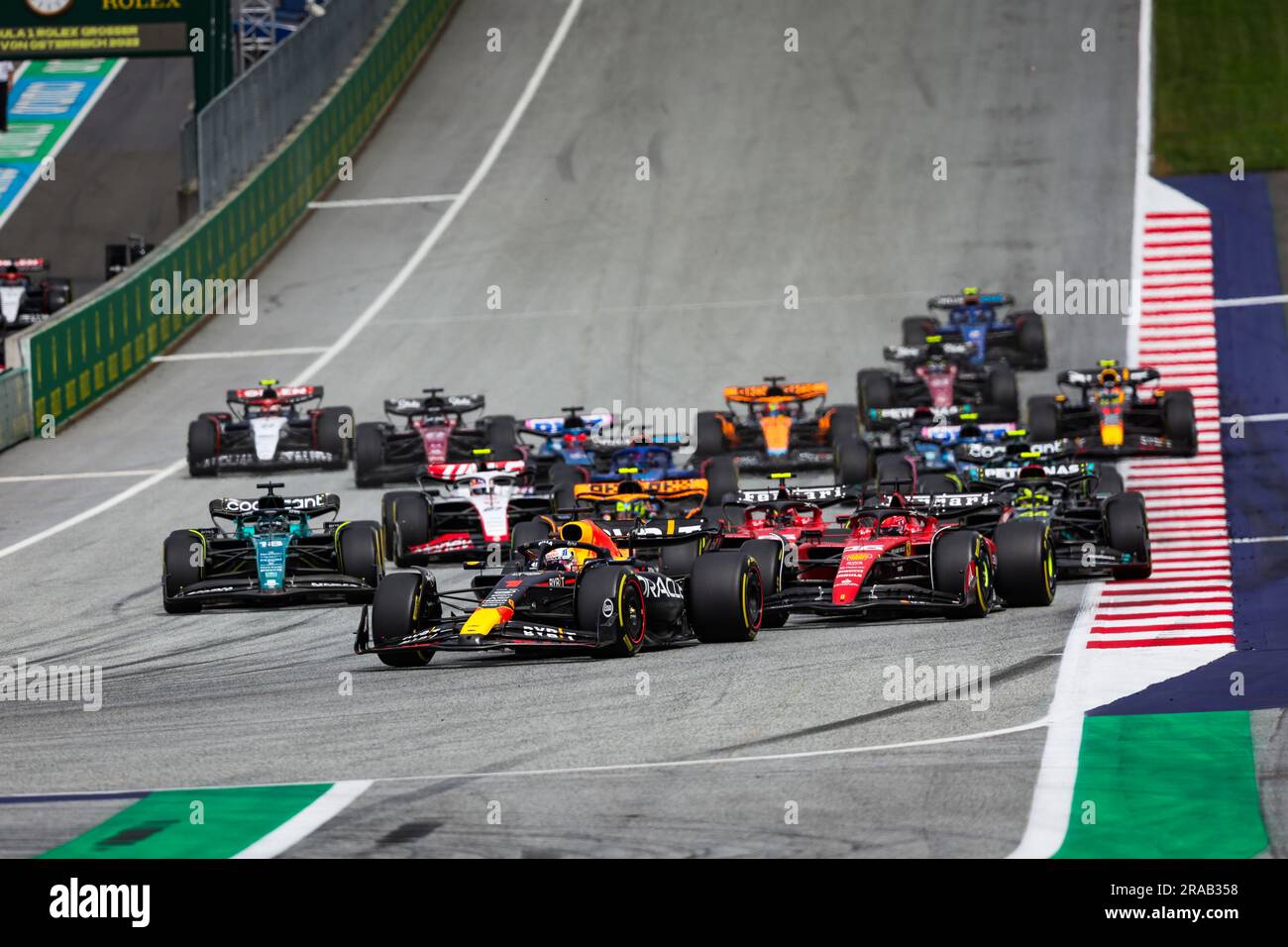Beginn des Rennens: 01 VERSTAPPEN Max (nld), Red Bull Racing RB19, 16 LECLERC Charles (mco), Scuderia Ferrari SF-23, 55 SAINZ Carlos (Spa), Scuderia Ferrari SF-23, 04 2023 NORRIS Lando (gbr), McLaren F1 Team MCL60, Action während der Formel 1 Rolex Grosser, 2023 Grand Osterreich Preis von Österreich 9. Runde der Formel-1-Weltmeisterschaft 2023 vom 30. Juni bis 2. Juli 2023 auf dem Red Bull Ring in Spielberg, Österreich Stockfoto
