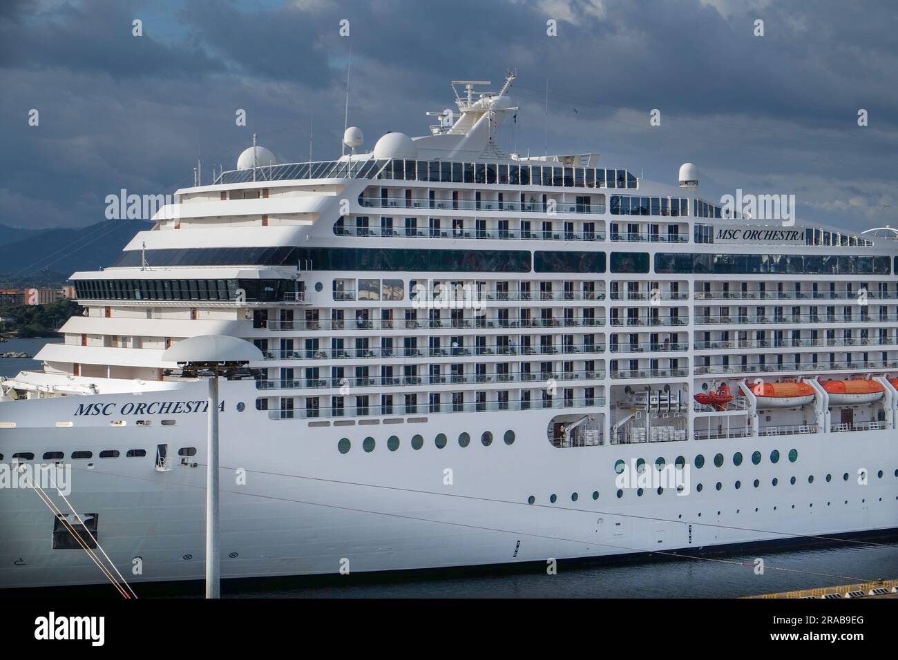 MSC Orchestra Schiff im Hafen von Olbia, Sardinien Stockfoto