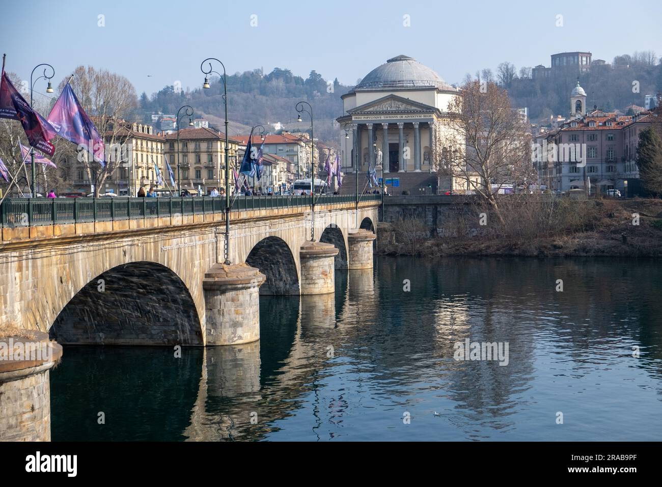 Brücke Vittorio Emanuele I über den Fluss Po, die zur Kirche Gran Madre di Dio führt, die in dem Film The Italian Job with Mic gezeigt wurde Stockfoto