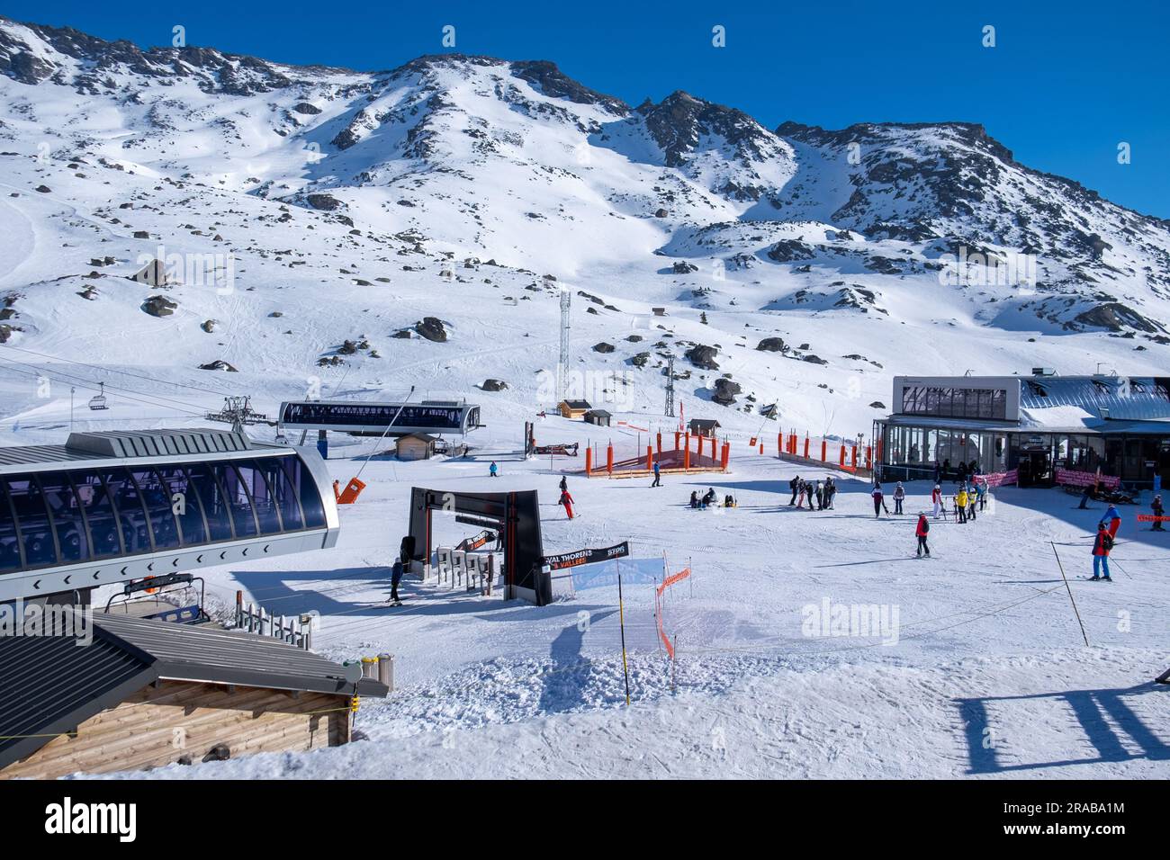 Skigebiet Orelle und Gondellift-Station Cime Caron im Winter Stockfoto