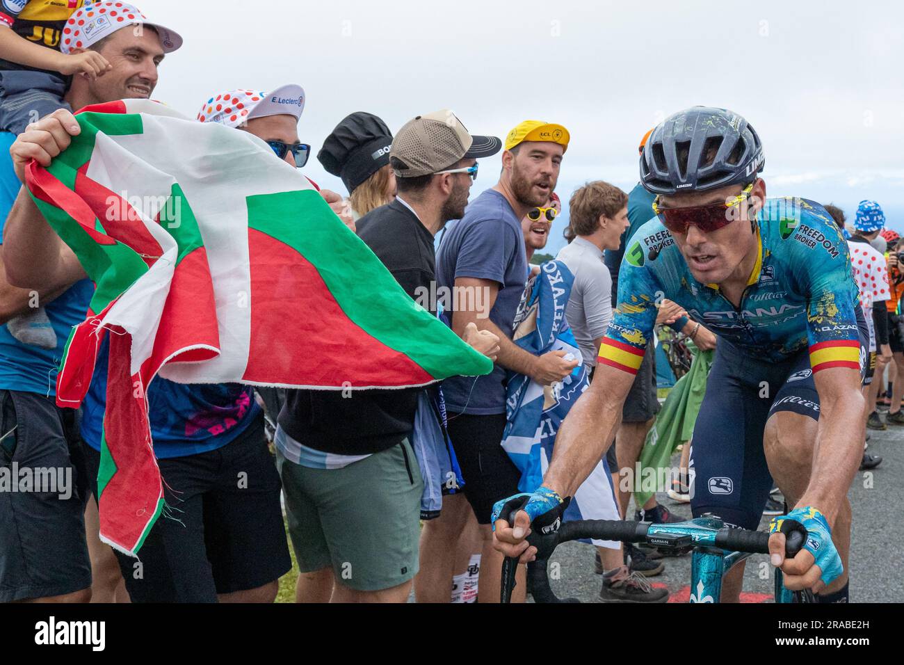 Saint Sebastian, Baskenland, Spanien, 2. Juli 2023, LUIS LEON SANCHEZ klettert auf den Jaizkibel, Stufe 2, 209km von Vitoria-Gasteiz nach Saint-Sebastien während der 110. Ausgabe der Tour de France Kredit: Nick Phipps/Alamy Live News Stockfoto