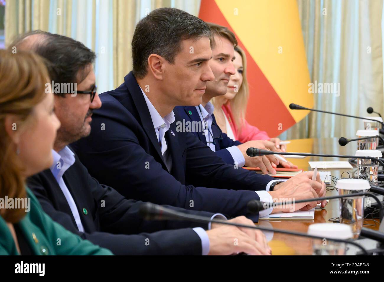 Kiew, Ukraine. 01. Juli 2023. Spanischer Premierminister Pedro Sanchez, Zentrum, während eines erweiterten bilateralen Treffens mit dem ukrainischen Präsidenten Volodymyr Zelenskyy am Mariinsky-Palast am 1. Juli 2023 in Kiew, Ukraine. Kredit: Pool Photo/Pressestelle Des Ukrainischen Präsidenten/Alamy Live News Stockfoto