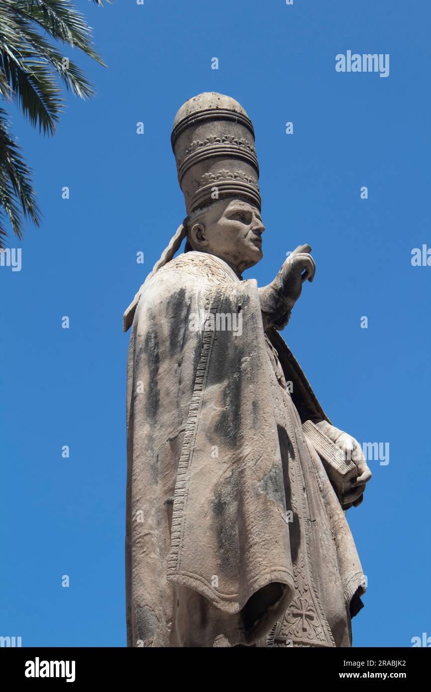 Statue von Papst Sergius vor der Kathedrale von Palermo Sizilien, Italien Stockfoto