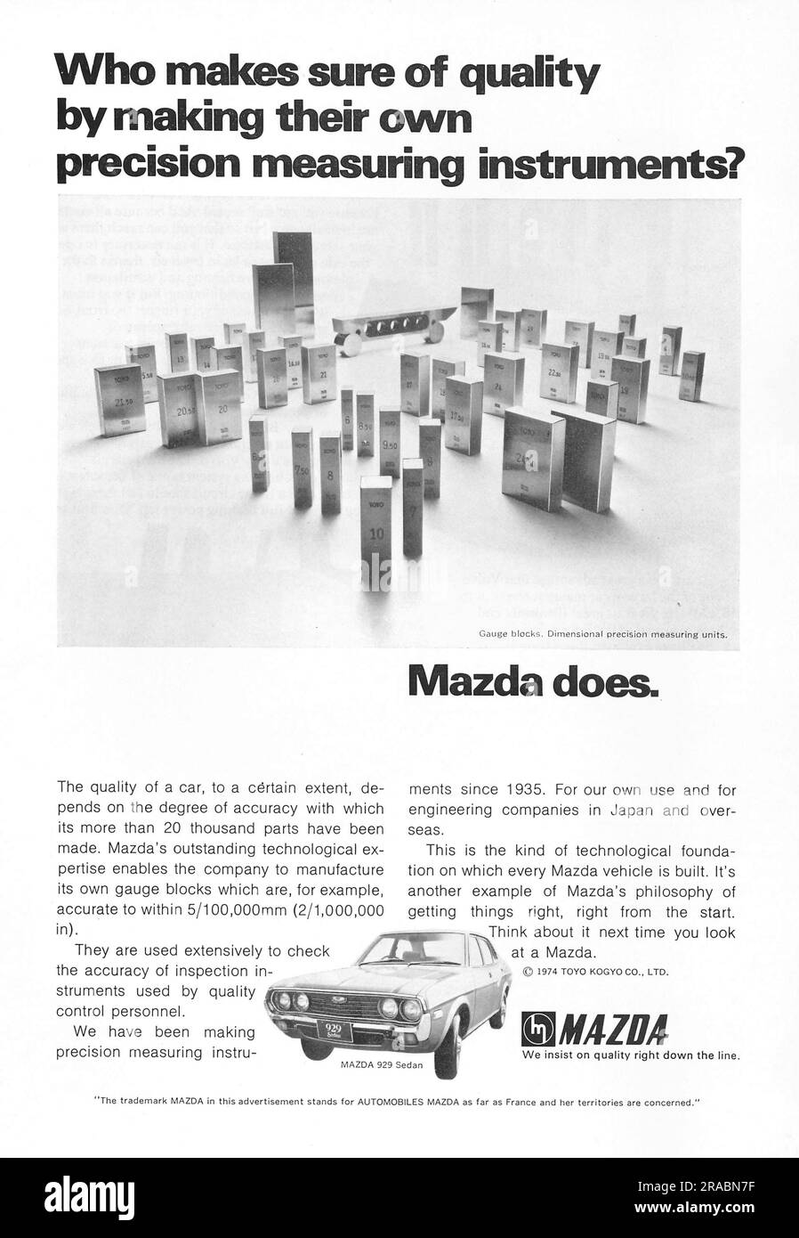 Mazda 929 Limousinenwerbung in einem NatGeo Magazin Dezember 1974 Stockfoto