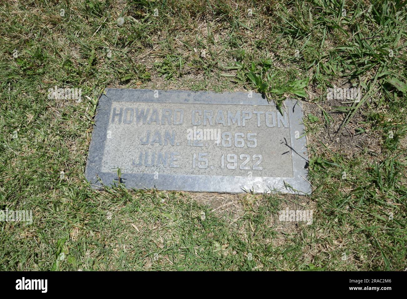Los Angeles, Kalifornien, USA 2. Juli 2023 Schauspieler Howard Crampton Grab und Ehefrau Schauspielerin Lulu Jean Espy Crampton Grab auf dem Hollywood Forever Cemetery am 2. Juli 2023 in Los Angeles, Kalifornien, USA. Foto: Barry King/Alamy Stock Photo Stockfoto