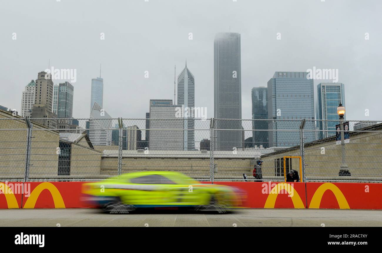 Chicago, Usa. 02. Juli 2023. Die Fahrer der Grant Park 220 NASCAR Cup Series fahren am Jackson Blvd während des ersten Rennens der Grant Park 220 NASCAR Cup Series in Chicago am Sonntag, den 2. Juli 2023. Foto von Mark Black/UPI Credit: UPI/Alamy Live News Stockfoto