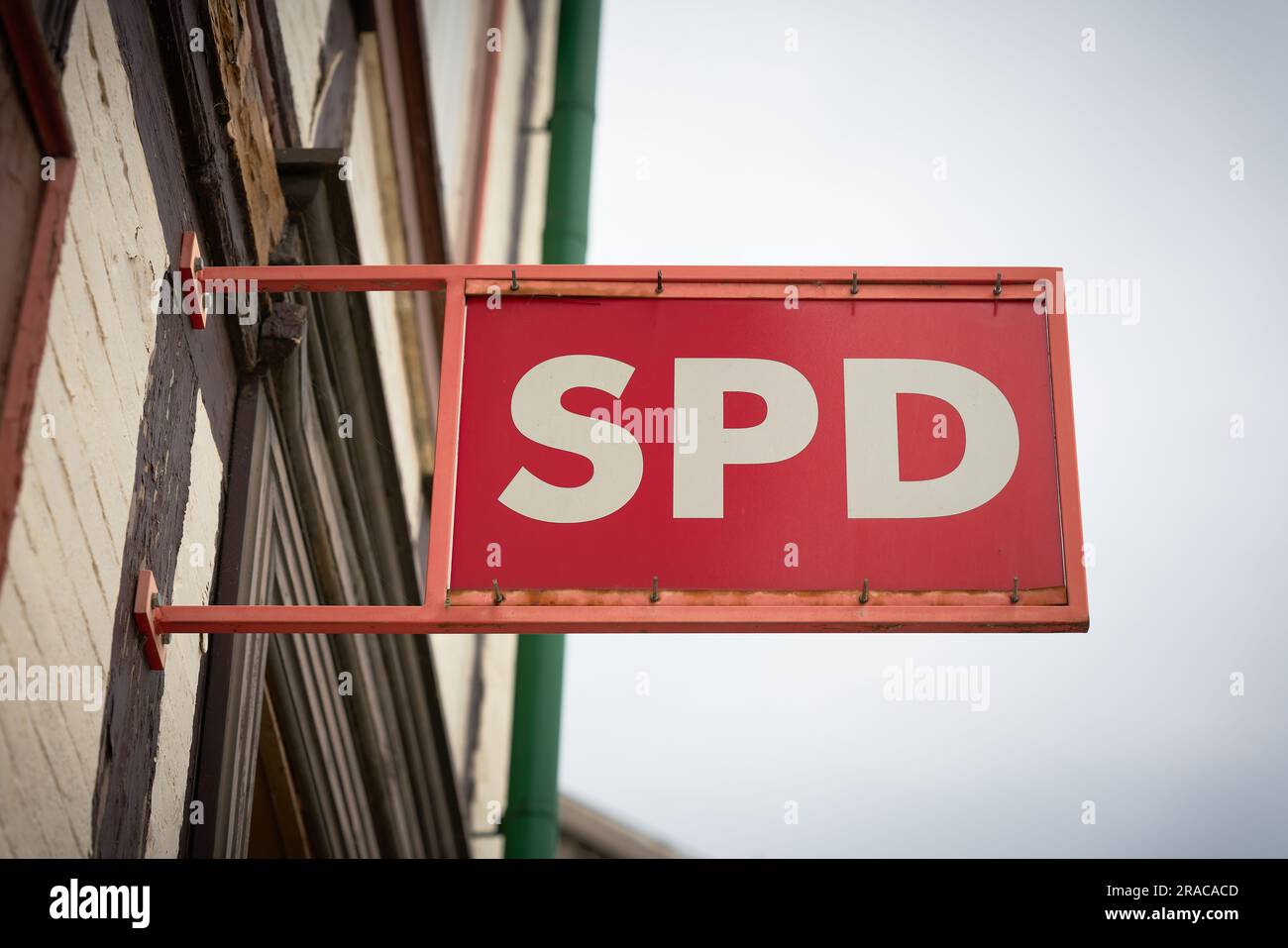 Zeichen der deutschen Partei SPD im Haus des Wahlkreises Wernigerode im Harzgebirge Stockfoto