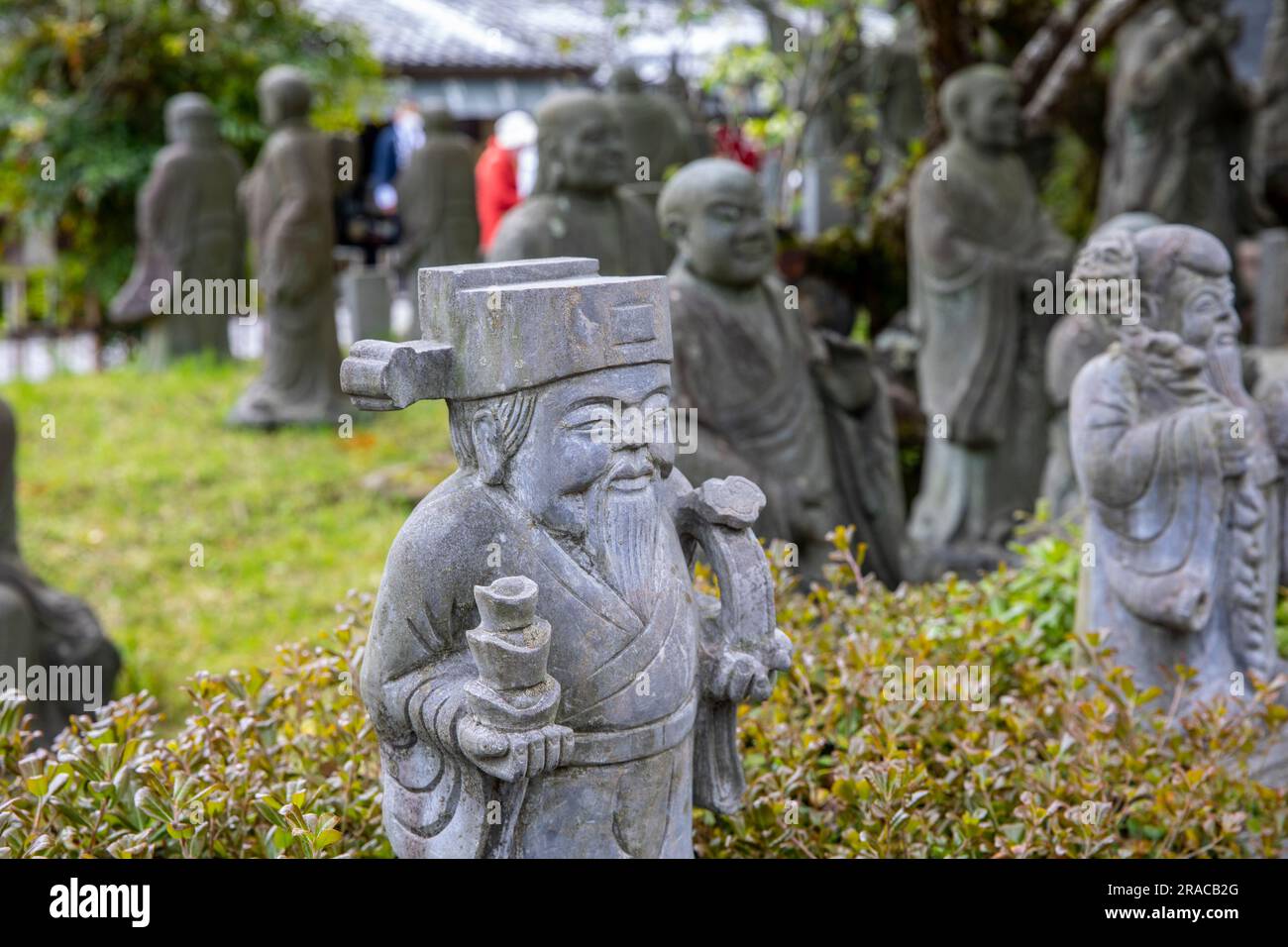 2023, Arashiyama Arhat. 500 Statuen der nächstgelegenen und höchsten Jünger Buddha vor dem Hogon-in-Untertempel des Tenryu-ji-Kopftempels, Kyoto, Japan Stockfoto