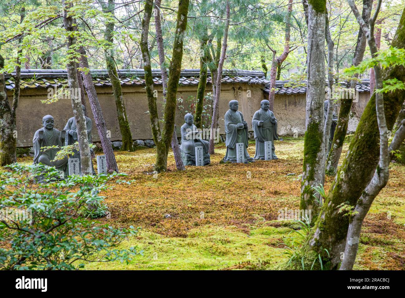 2023, Arashiyama Arhat. 500 Statuen der nächstgelegenen und höchsten Jünger Buddha vor dem Hogon-in-Untertempel des Tenryu-ji-Kopftempels, Kyoto, Japan Stockfoto