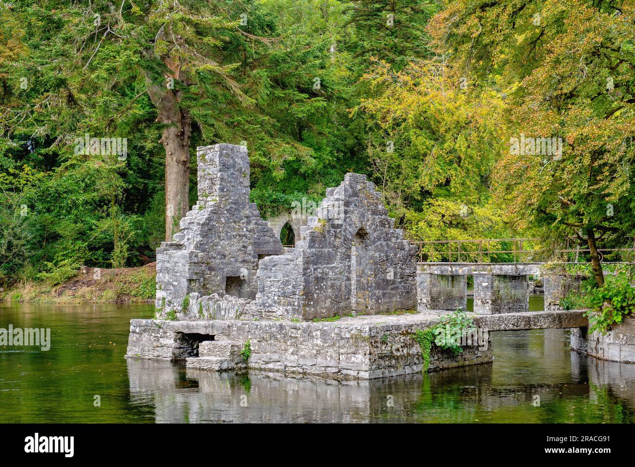 Ruine des mittelalterlichen Fischhauses von Monk am Fluss Cong. Cong, County Mayo, Irland Stockfoto