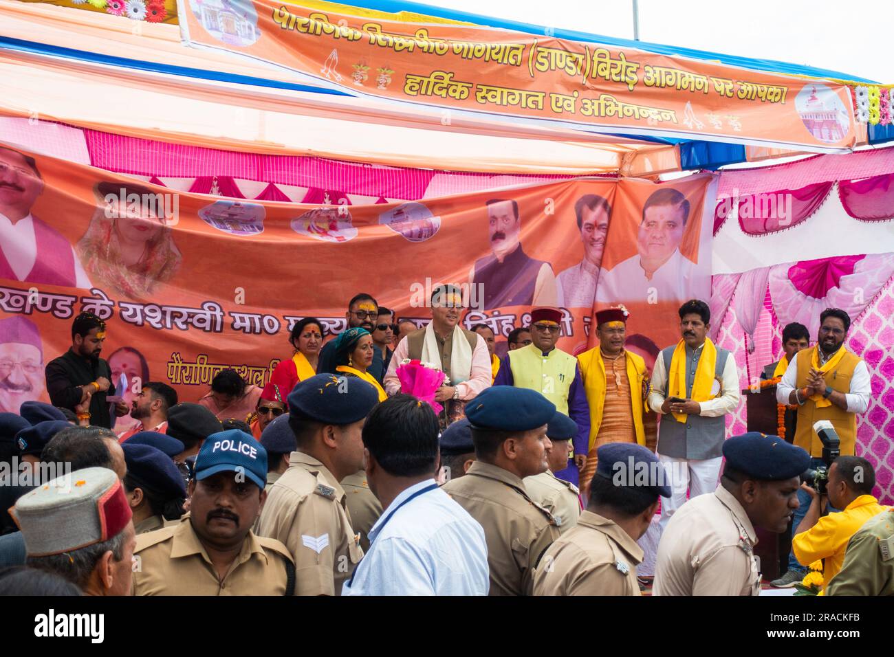 28. Juni 2023 Uttarakhand, Indien. Uttarakhand Oberminister Pushkar Singh Dhami auf der Bühne. Indische Politik. Stockfoto