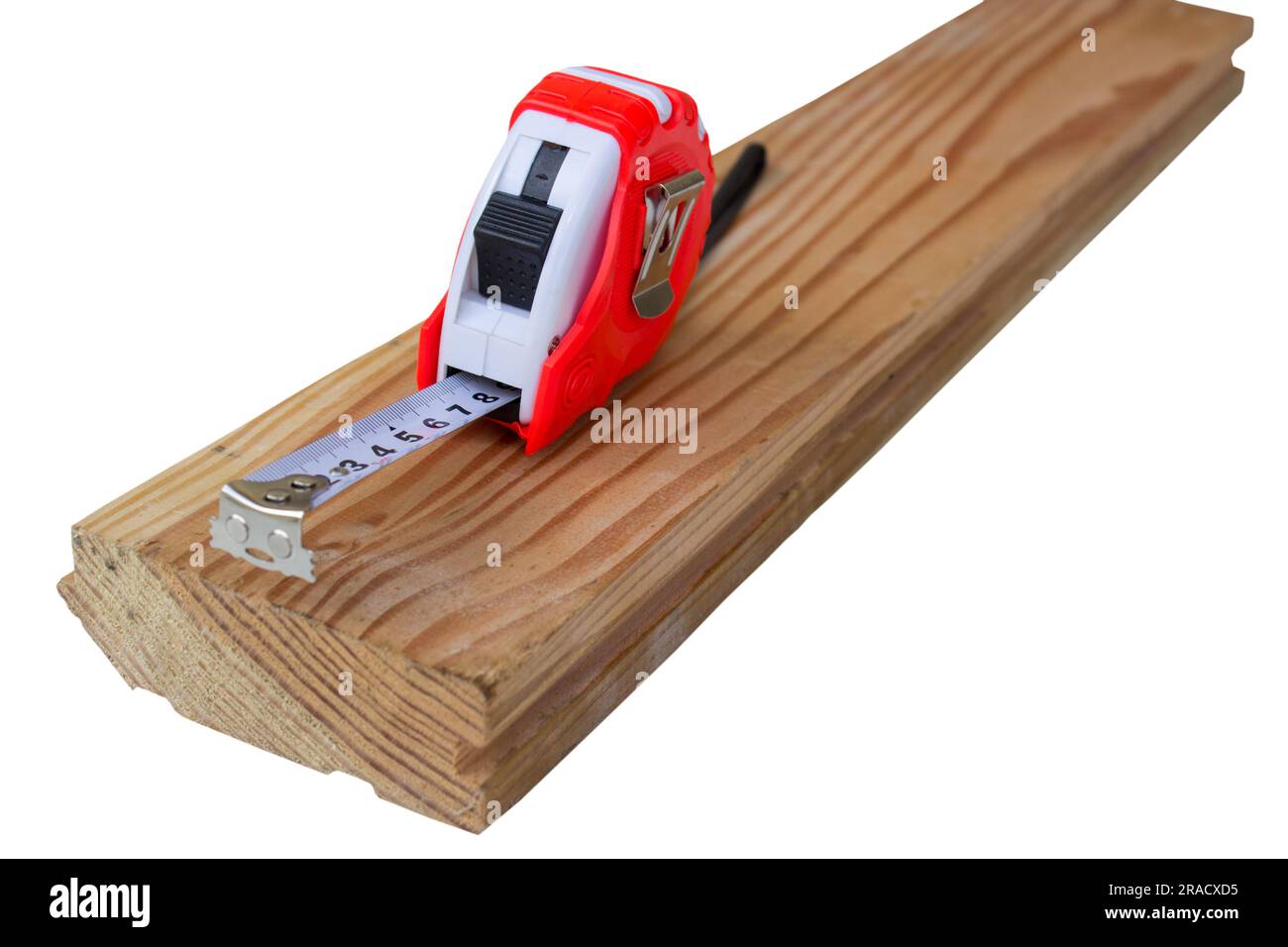 Maßband zum Messen einer Holzbohle Stockfoto