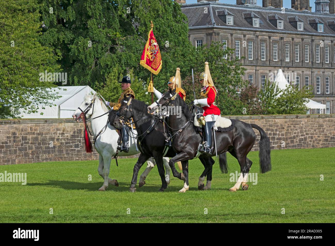 Holyrood Park, Edinburgh, Schottland, Großbritannien. 3. Juli 2023 Militärfoto für alle, die an der Royal Week im schottischen Captal für den Besuch von König Karl 111 beteiligt waren. Abbildung: Montiertes Personal nach der Entlassung. Kredit: Arch White/alamy Live News Stockfoto