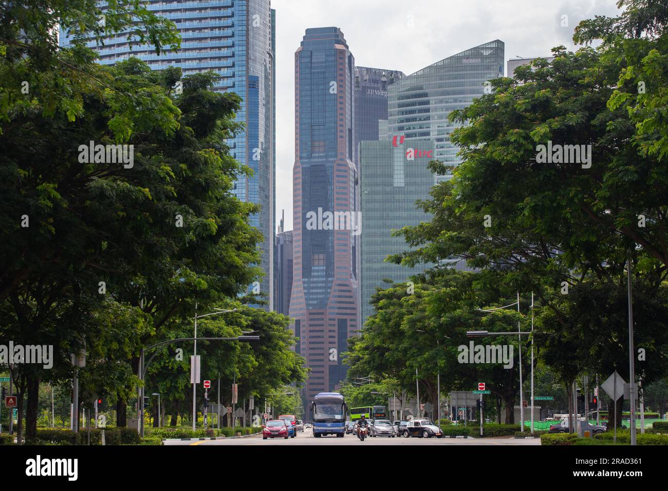 Wolkenkratzer-Architektur der Republic Plaza im Zentrum von Singapur. Stockfoto